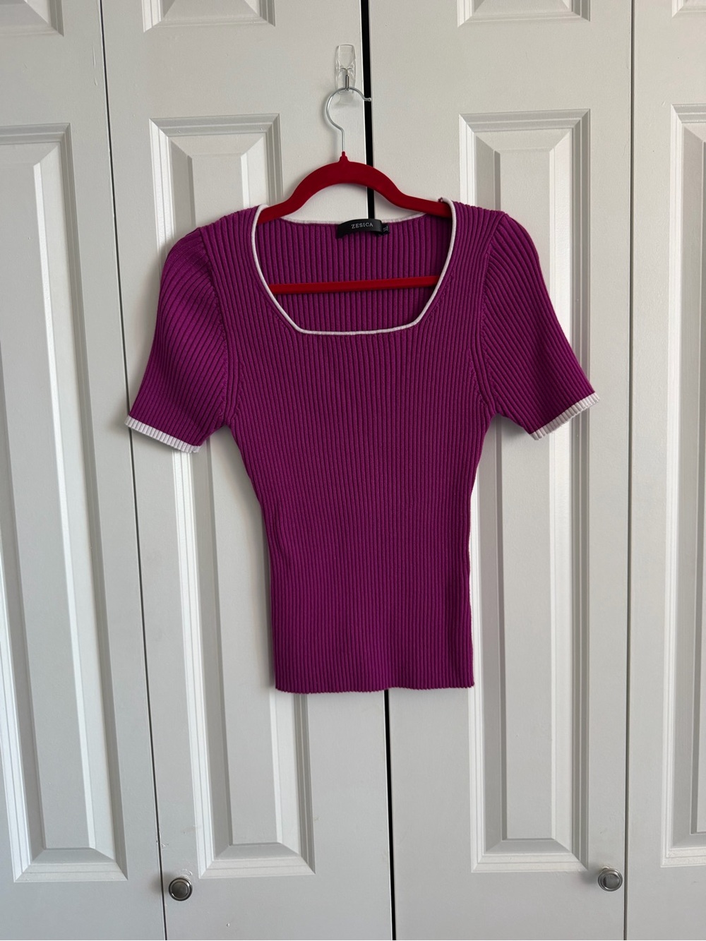 Square Neck Ribbed Short Sleeve Top in Magenta with White Trim